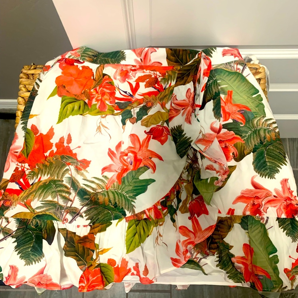Cute Gianni Bini wrap skirt!